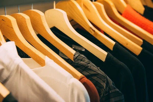 噢啦回收|旧衣服回收需要收费吗？
